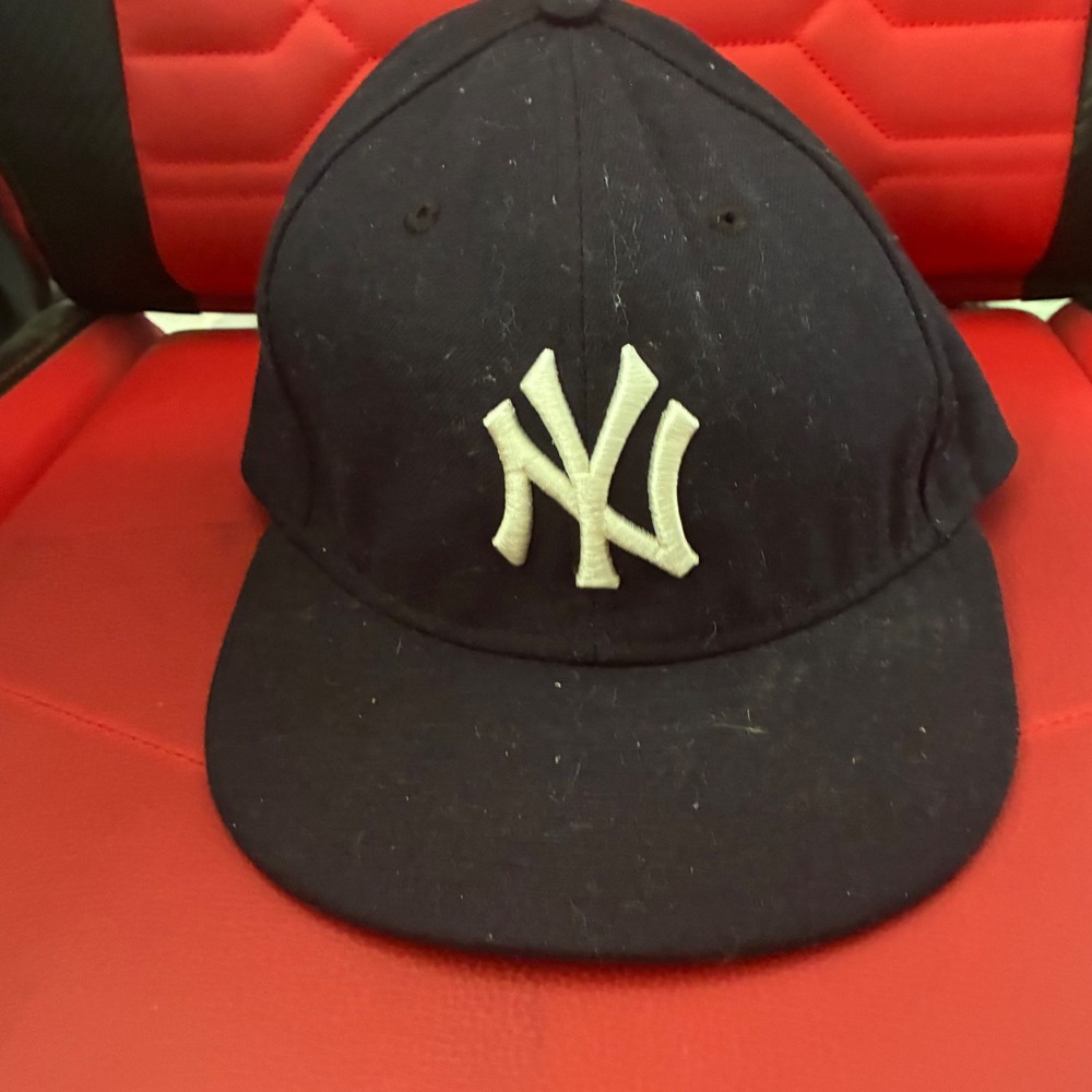 New Era 59FIFTY New York Yankees Fitted Hat Size 8 Black MLB On Field Cap